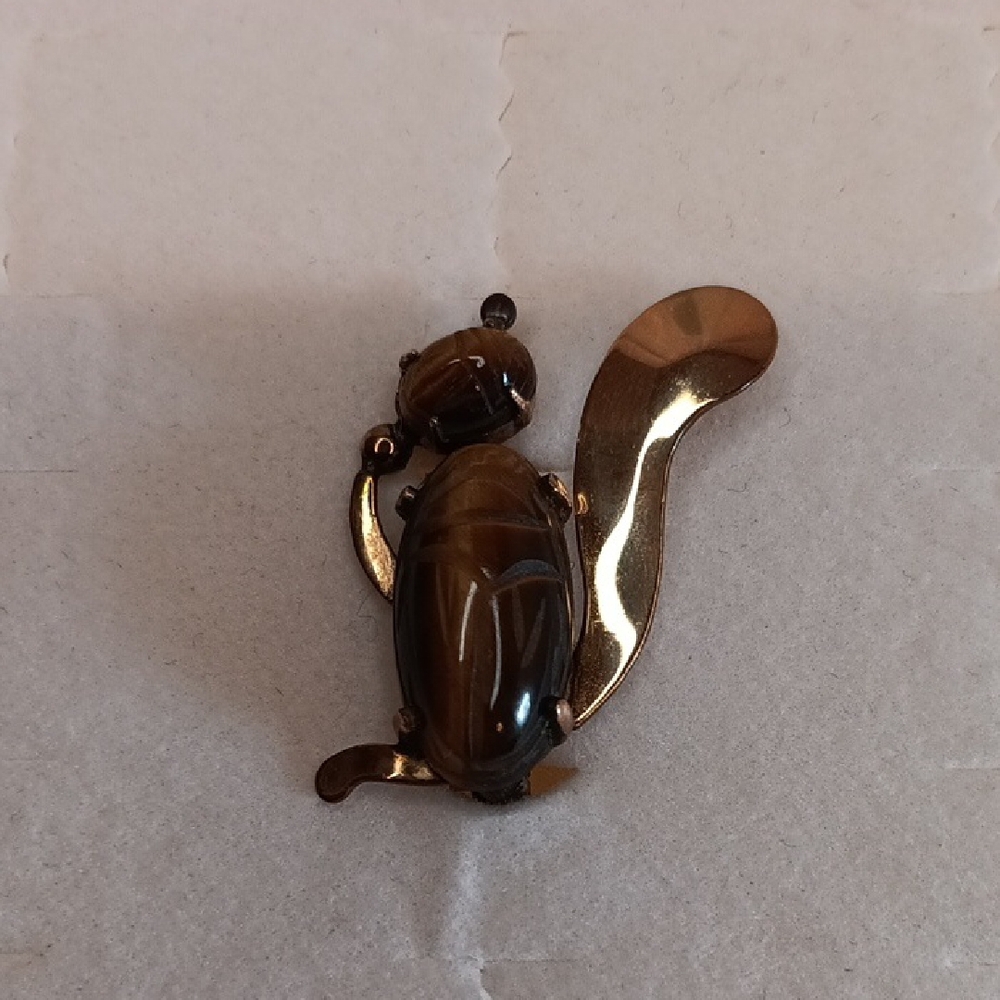 Vintage WRE 12K GF Tiger's Eye Jelly  Belly Squirrel Brooch